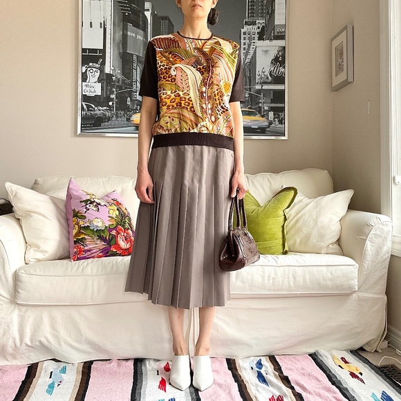 Leopard/jungle print silky front knit short sleeve top - Picture 3 of 15